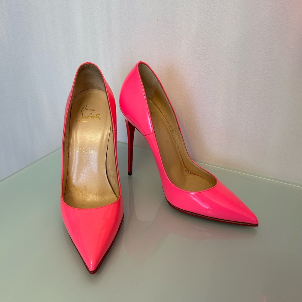 Neon pink Christian Louboutin - So Kate heels